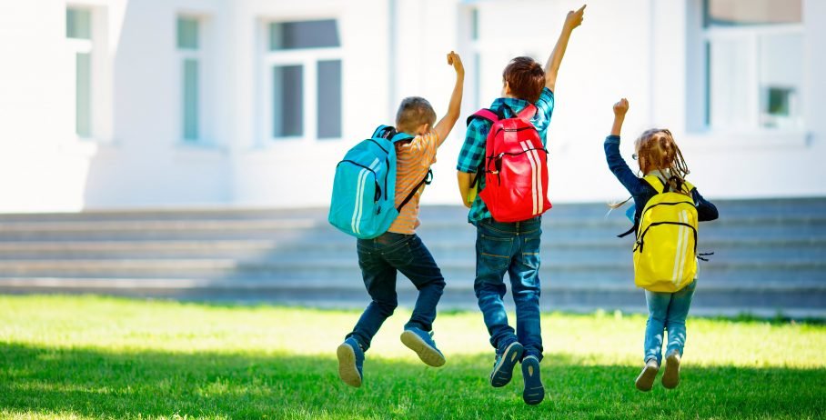 As férias são um período perfeito para colocar a saúde em dia, não é mesmo? E a visão dos pequenos não deve ficar de fora! Muitas escolas recomendam que as crianças façam um exame oftalmológico antes do início das aulas, e as férias são o momento ideal para isso.
